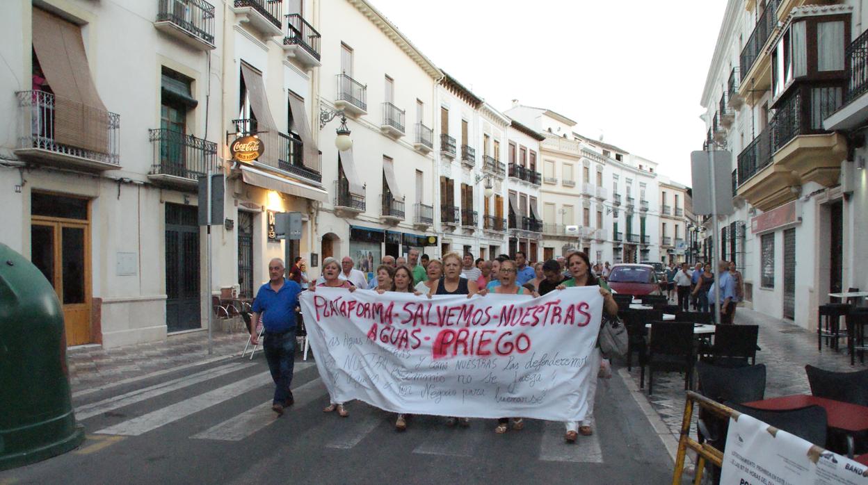 Manifestación en Priego de Córdoba solicitando la municipalización del servicio del agua