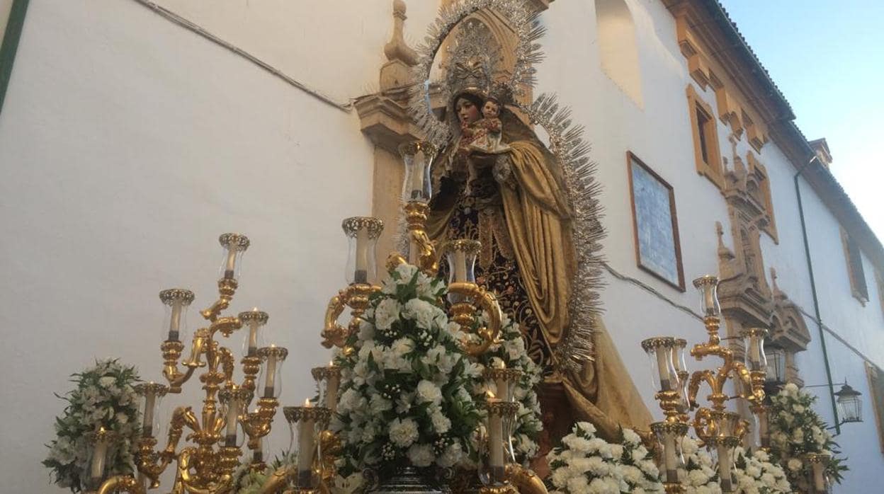 Nuestra Señora Reina de los Ángeles en sus Misterios Gozosos durante su salida procesional