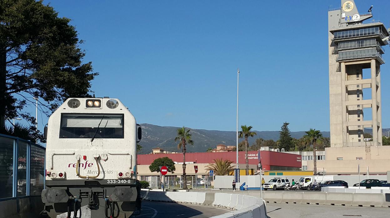 El convoy con el que ha quedado restablecido el tráfico ferroviario de mercancías en el Campo de Gibraltar