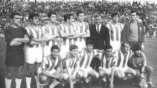 Alineación del Córdoba, dirigido por Kubala, durante el curso 1968-69 - ABC