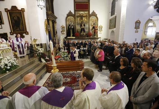 Un momento del funeral en el Santo Ángel