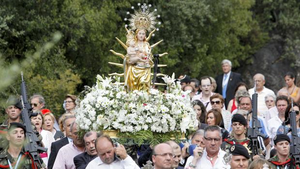 La hermosa intimidad de la procesión de la Virgen de Linares de Córdoba