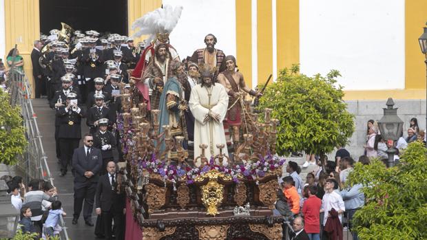 Las túnicas blancas en los Cristos de Córdoba ¿un error o un acierto?