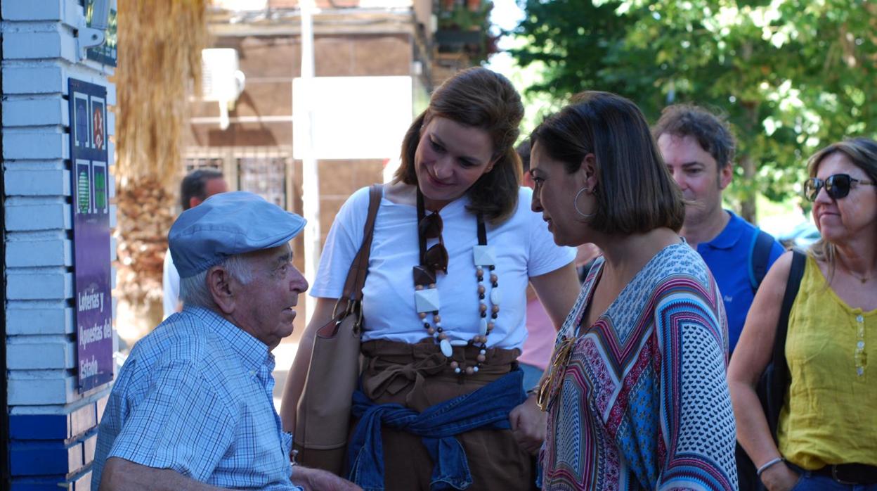 Ambrosio, durante el paseo electoral de hoy