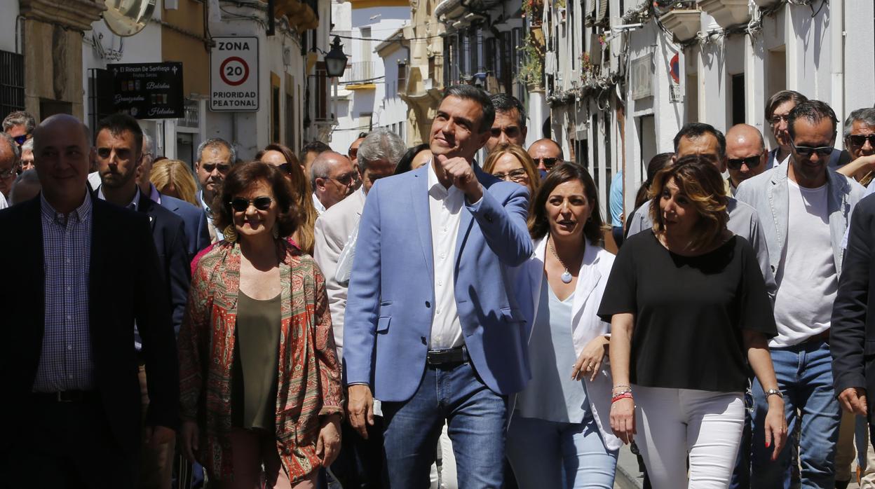 El presidente del Gobierno Pedro Sánchez, en la calle Agustín del Moreno, antes de su mitin en Córdoba