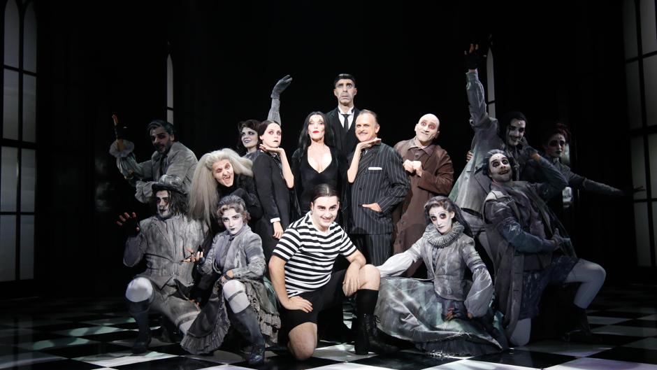 «La familia Addams» deslumbra en el Gran Teatro de Córdoba con canciones y miedo que hace reír