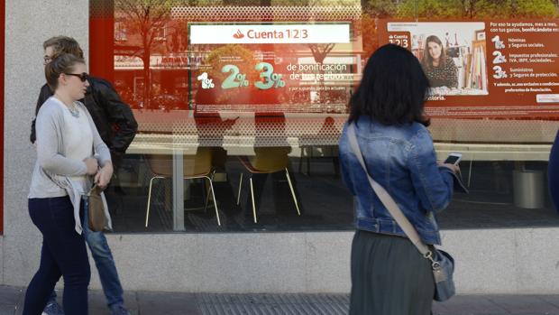 La deuda de negocios y familias con la banca se situó en Córdoba en 2018 en 11.981 millones, un 3% menos