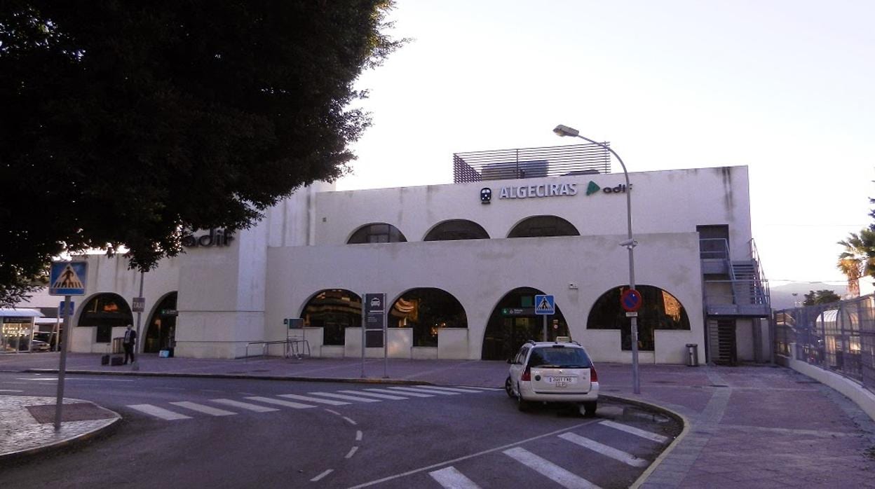 Imagen de la entrada a la estación de ferrocarill de Algeciras
