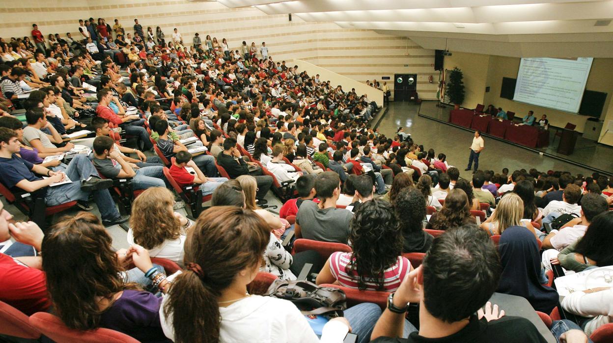 Alumnos de la UCO, en un acto en Rabanales