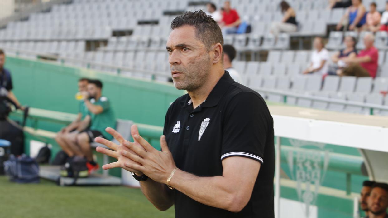 Rafael Navarro antes del inicio del partido ante Osasuna