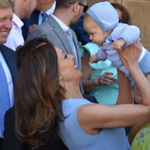 Eva González con el hijo de unos amigos