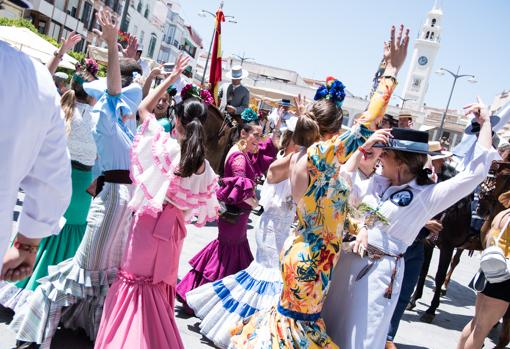 La Hermandad del Rocío de Lucena inicia su camino hacia tierras almonteñas