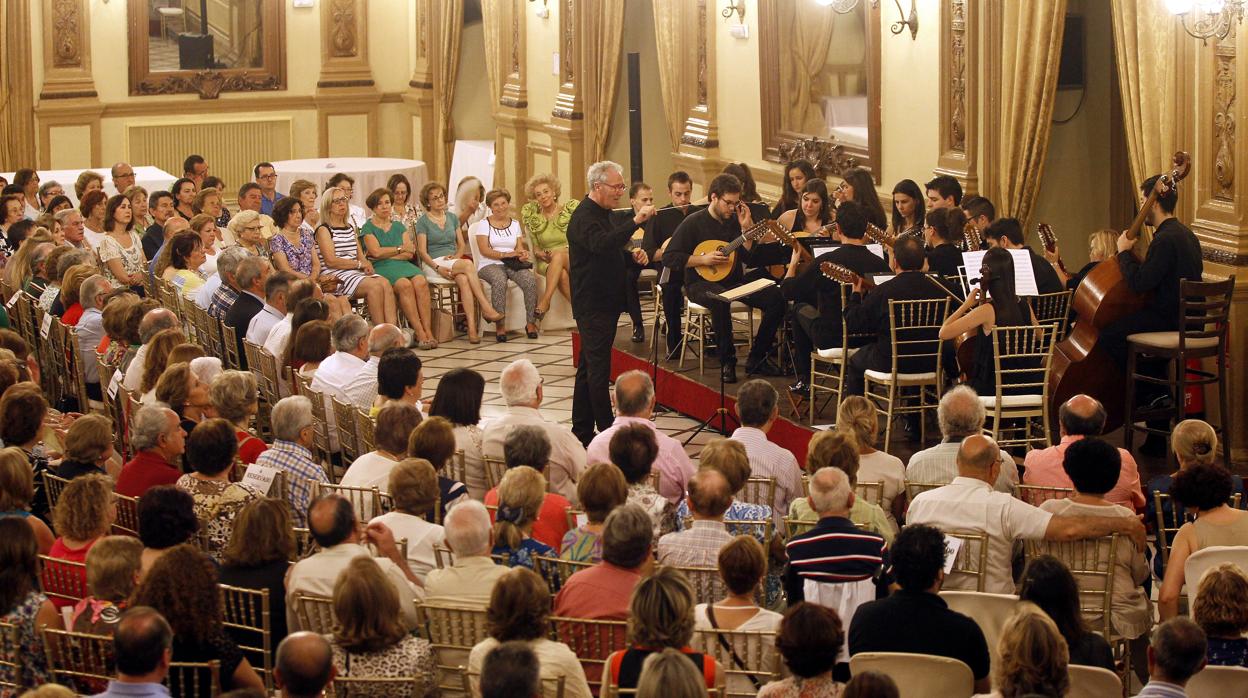 Orquesta de Plectro en el Círculo de la Amistad