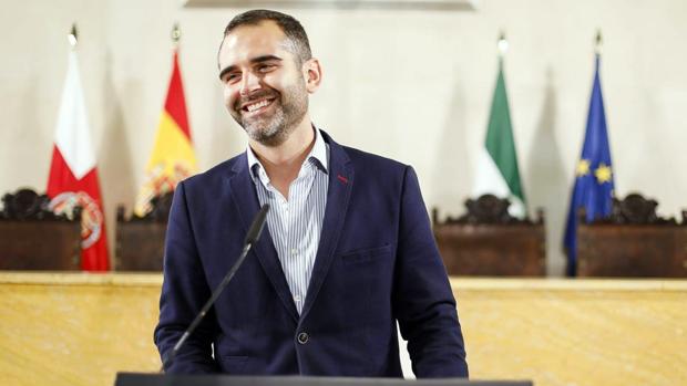 Fernández-Pacheco comienza las negociaciones para lograr la Alcaldía de Almería