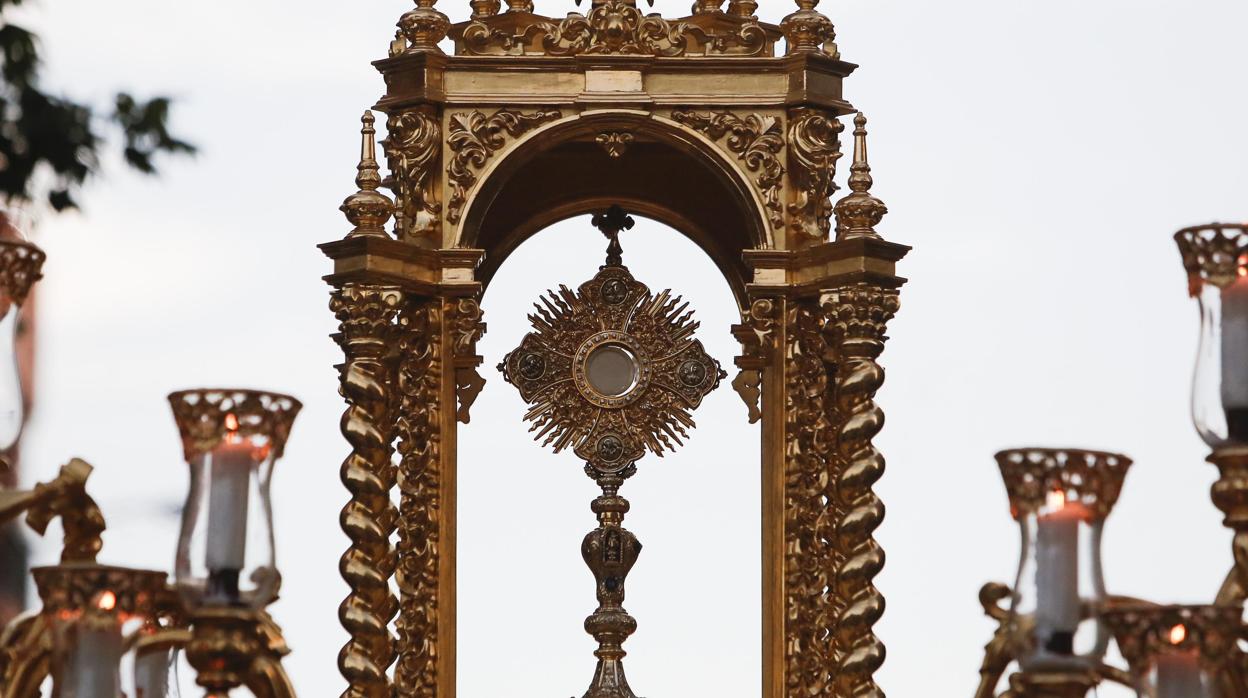 Custodia del Corpus Christi de la parroquia de Beato Álvaro de Córdoba durante su salida procesional