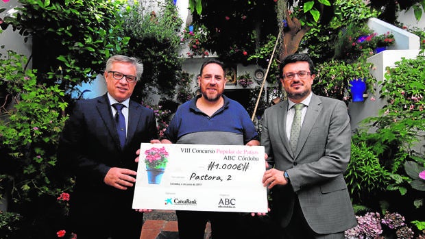 ABC Córdoba entrega a Pastora, 2 el premio al Mejor Patio de 2019