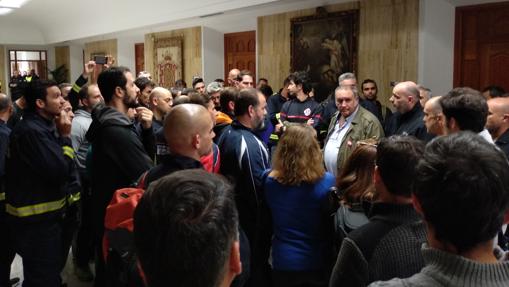 Protesta de los bomberos en el Ayuntamiento en diciembre de 2018