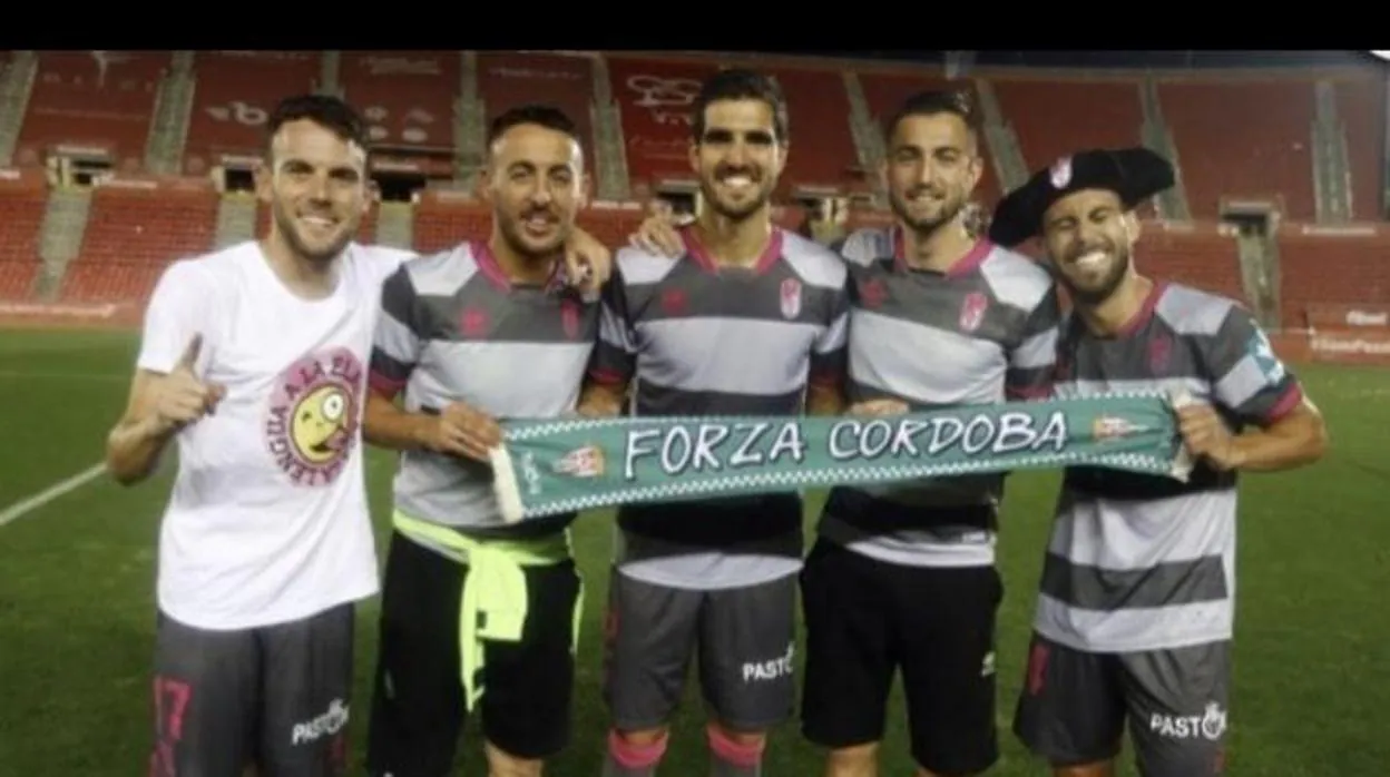 Los cinco jugadores cordobeses del Granada celebran el ascenso con un mensaje de apoyo al Córdoba