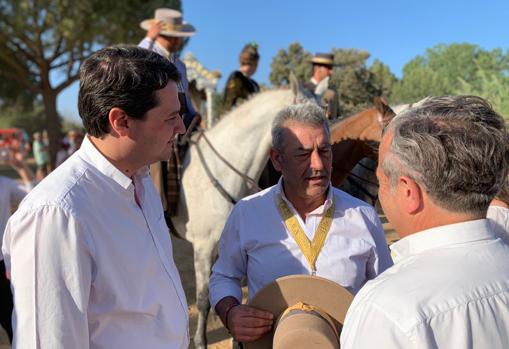 El alcaldable del PP acompañó ayer a la hermandad del Rocio de Córdoba