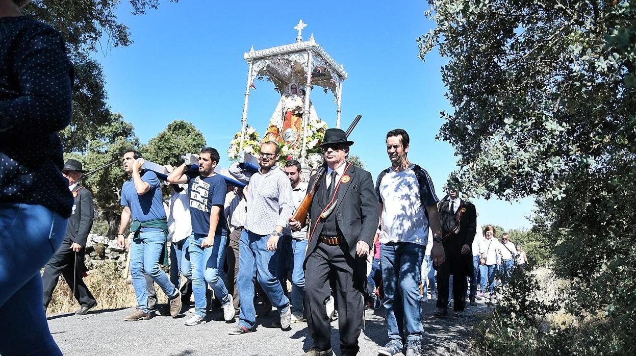 Romería de traslado de la Virgen de Luna a su santuario de las Jaras