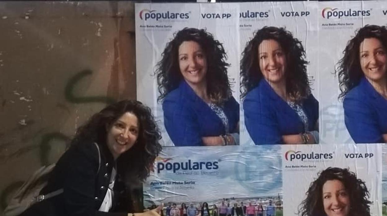 La candidata del PP a la alcaldía de Peal de Becerro, Ana Belén Mata, durante la campaña electoral
