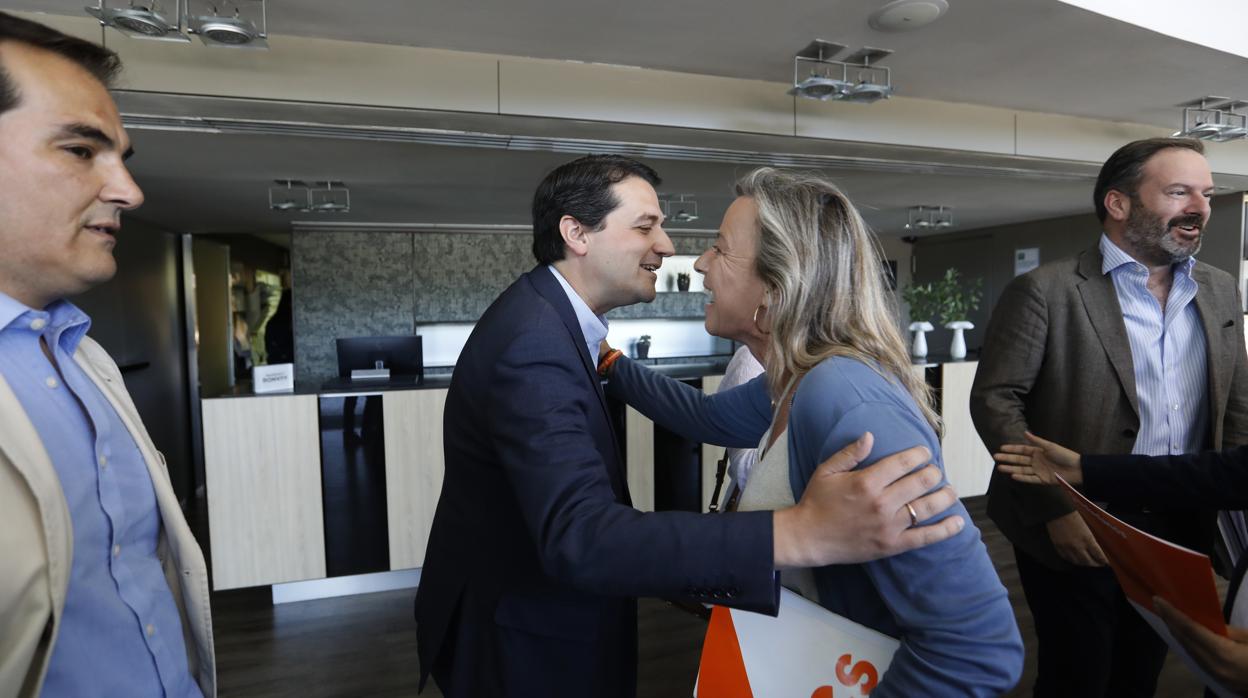 José María Bellido e Isabel Albás durante su reunión para el cogobierno