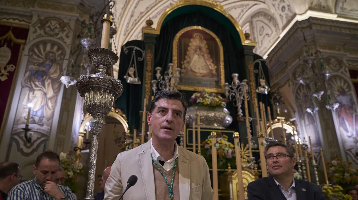 Santiago Padilla se dirige a los hermanos presentes en la Parroquia de la Asunción de Almonte