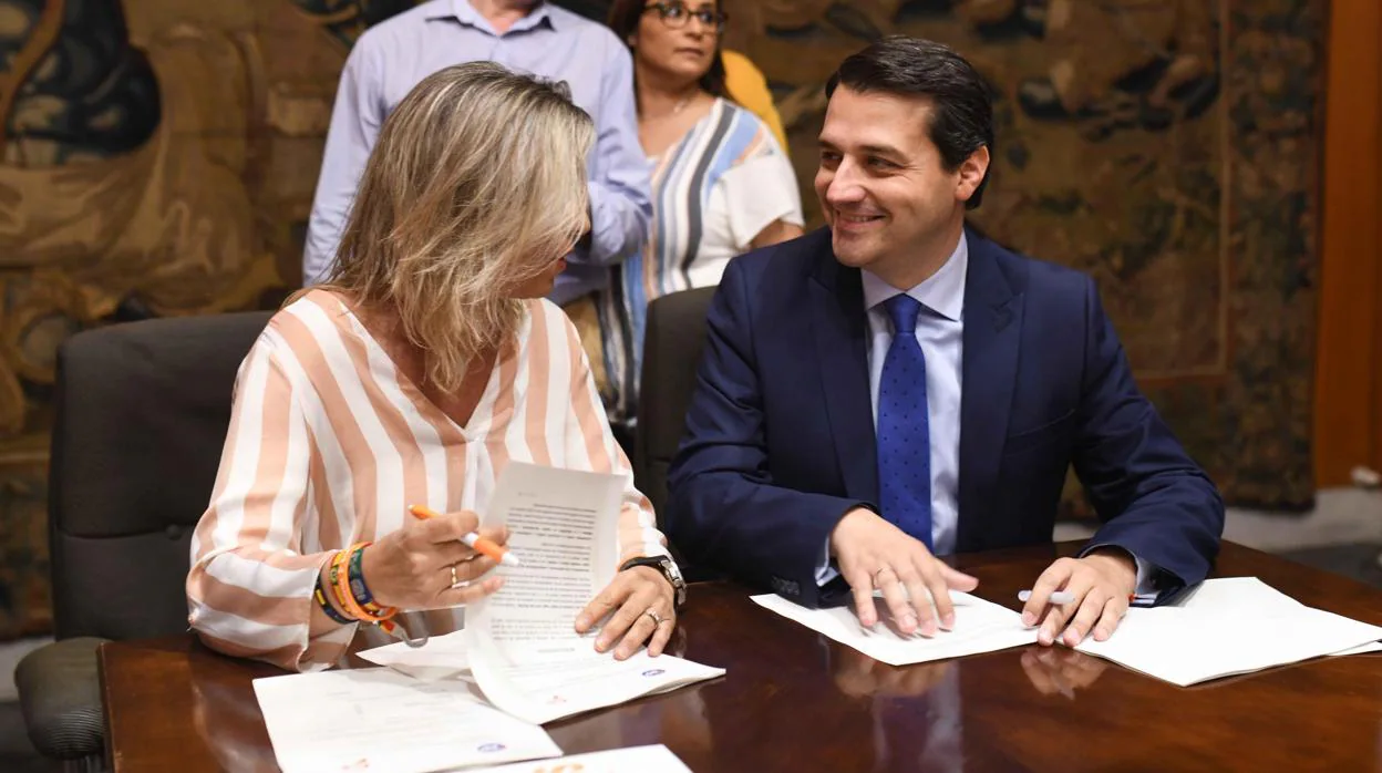Firma del acuerdo entre Cs y PP