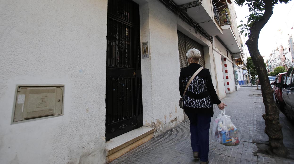 Portal de la víctima del crimen de Ciudad Jardin el verano pasado