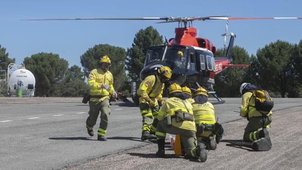 Los titanes de Córdoba que luchan contra el fuego en la naturaleza