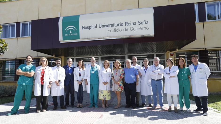 Extirpar un tumor por el ombligo y alta en dos días: el robot del Hospital Reina Sofía de Córdoba se supera