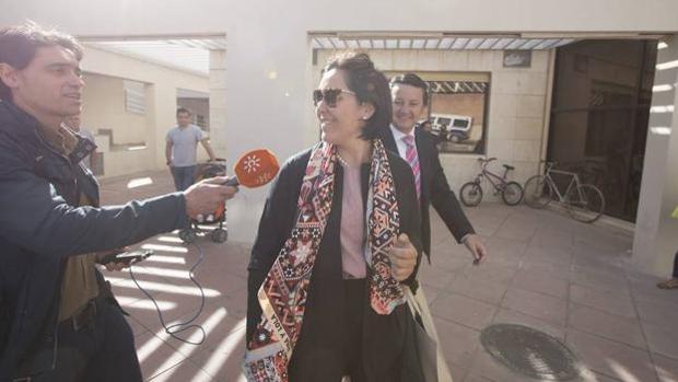 La Fiscalía pide un lustro de cárcel a los exediles del PP por los contratos fantasma en el cementerio de Granada