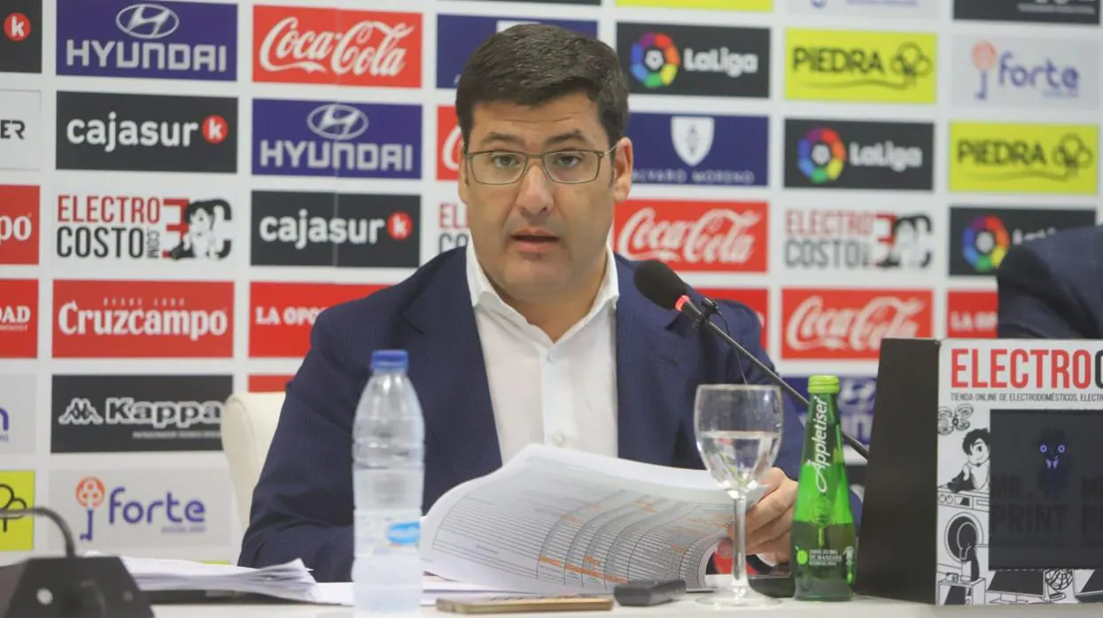 El presidente del Córdoba CF, Jesús León, este viernes en la sala de prensa del estadio