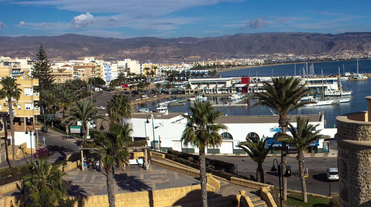 Vista del puerto pesquero de Roquetas de Mar.