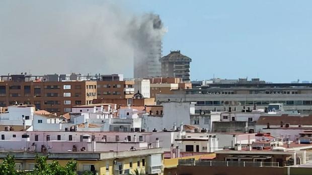 Un incendio en un edificio del centro provoca la alarma en Huelva