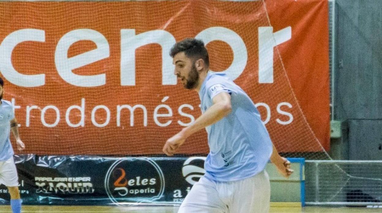 Zequi, con la camiseta del Santiago Futsal