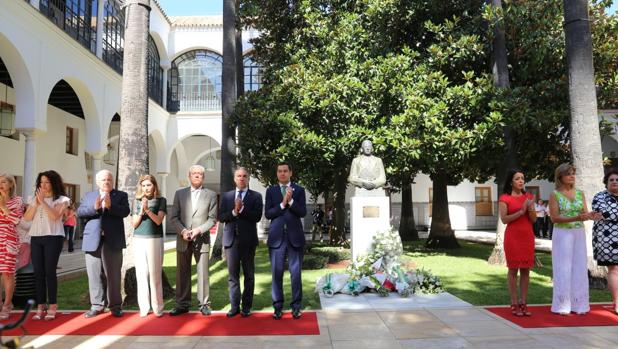 Moreno reivindica los 4.000 millones más de la financiación en el homenaje a Blas Infante