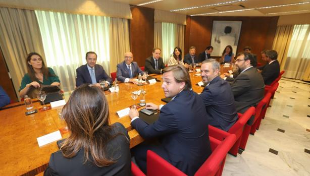 La Junta propone en Córdoba reducir la trabas burocráticas a los empresarios gracias a la digitalización