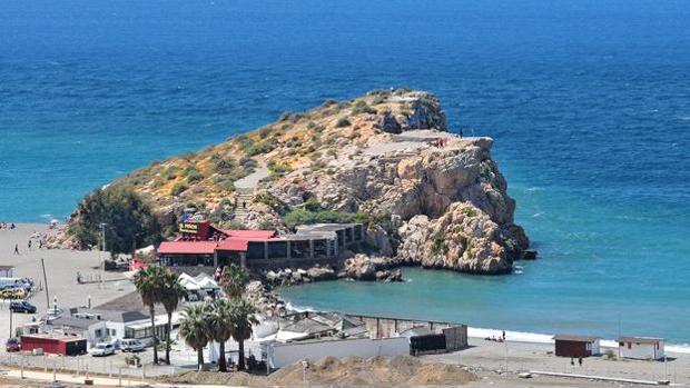 Muere un hombre en una playa de Granada tras nadar hasta la boya y volver