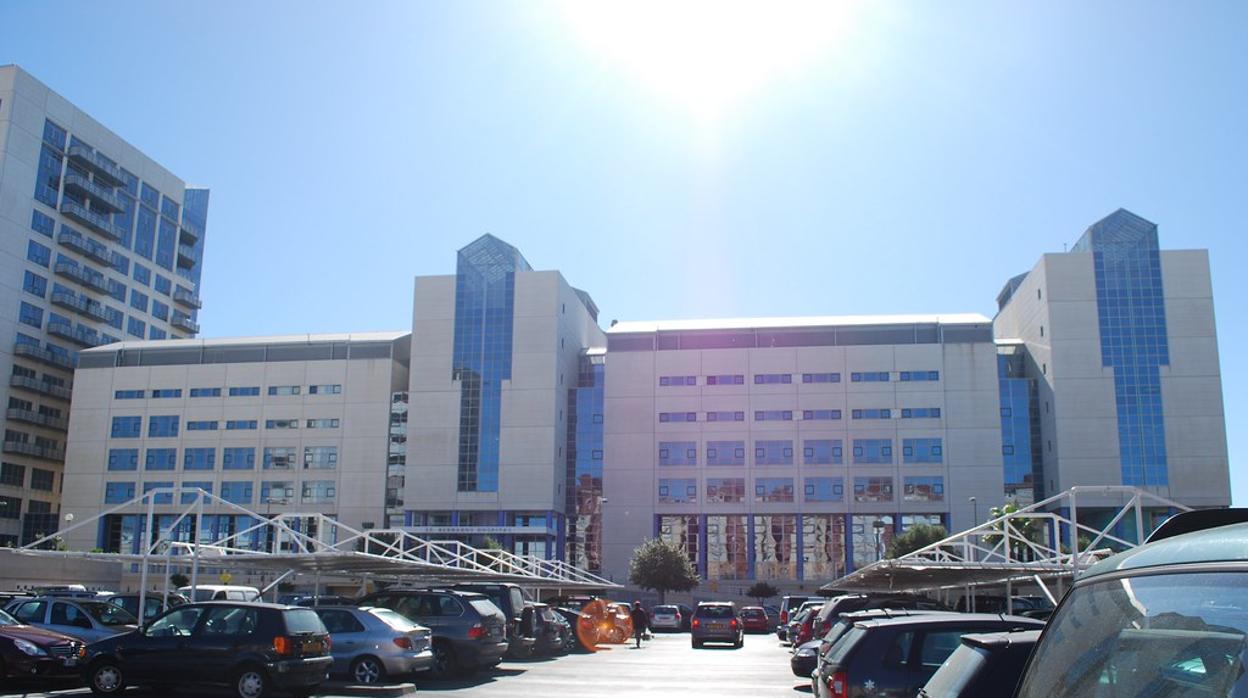 Imagen del hospital de San Bernardo de Gibraltar, donde permanecen ingresados ambos heridos