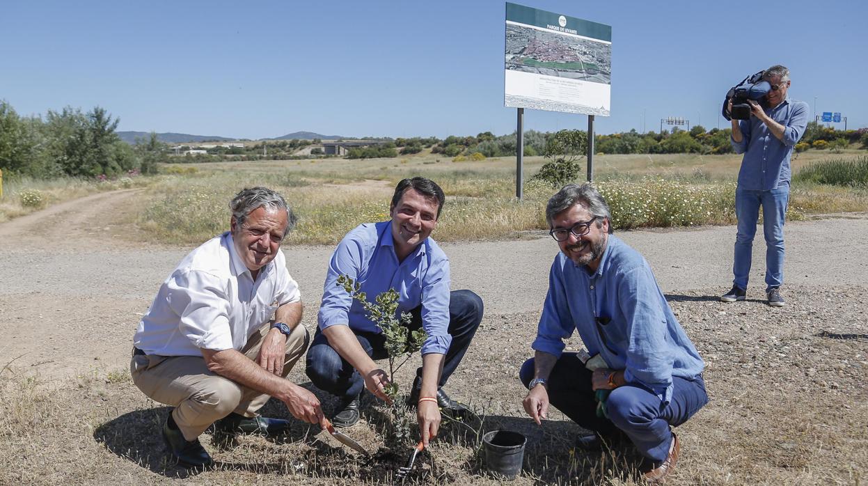 Acto político en campaña de los responsables del PP en los terrenos del Parque de Levante