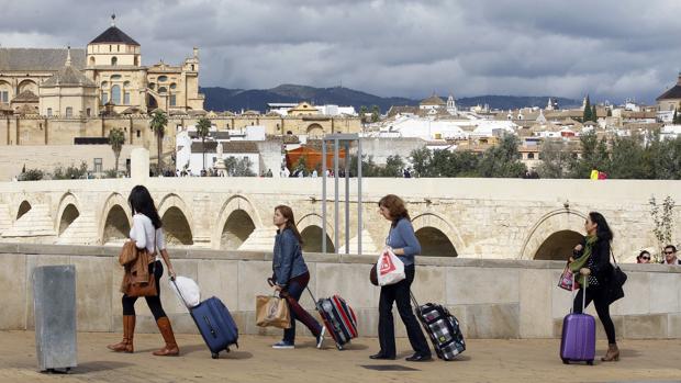 Córdoba, entre las ciudades más baratas de España para dormir, cenar y tomar un taxi