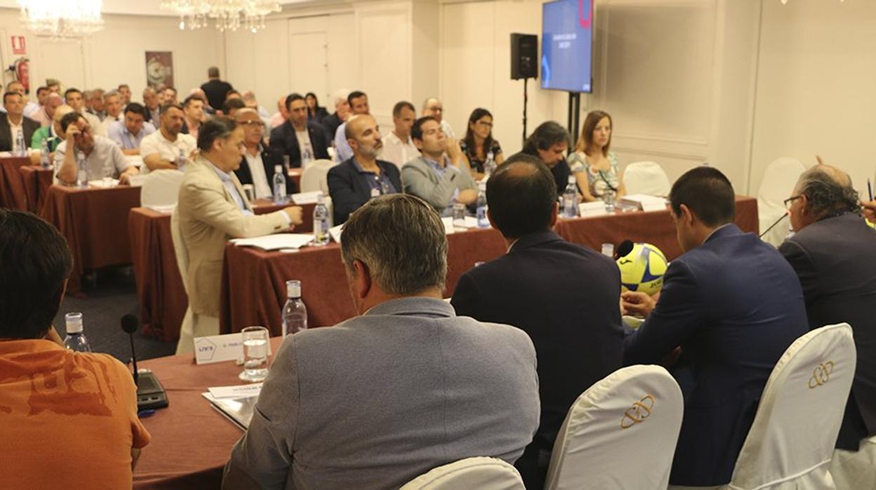 El presidente del Córdoba Futsal, García Román, acudió el miércoles a la reunión de la LNFS