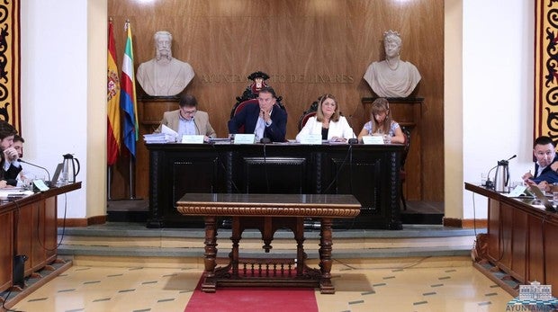 Todos a una por Linares denuncia una «desorbitada» subida de sueldo de dos tenientes de alcalde