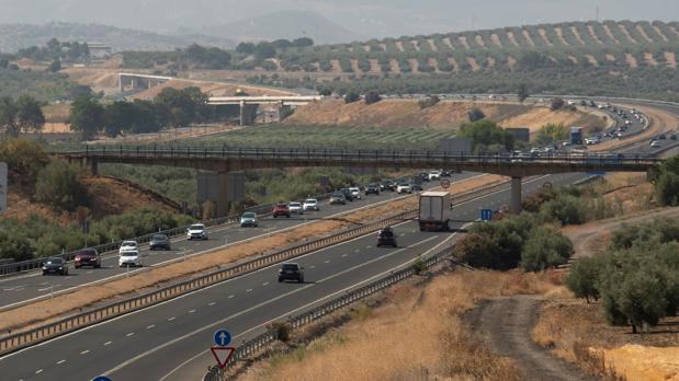 Jaén se moviliza en coche para exigir trenes