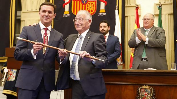 Javier Aureliano García elegido presidente de la Diputación de Almería