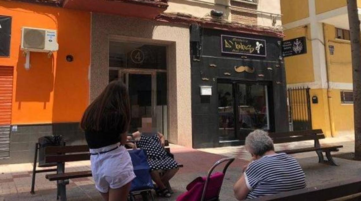 Vivienda en la que ha tenido lugar el parricidio en la calle Eduardo R España, en la zona de La Unión, en Málaga