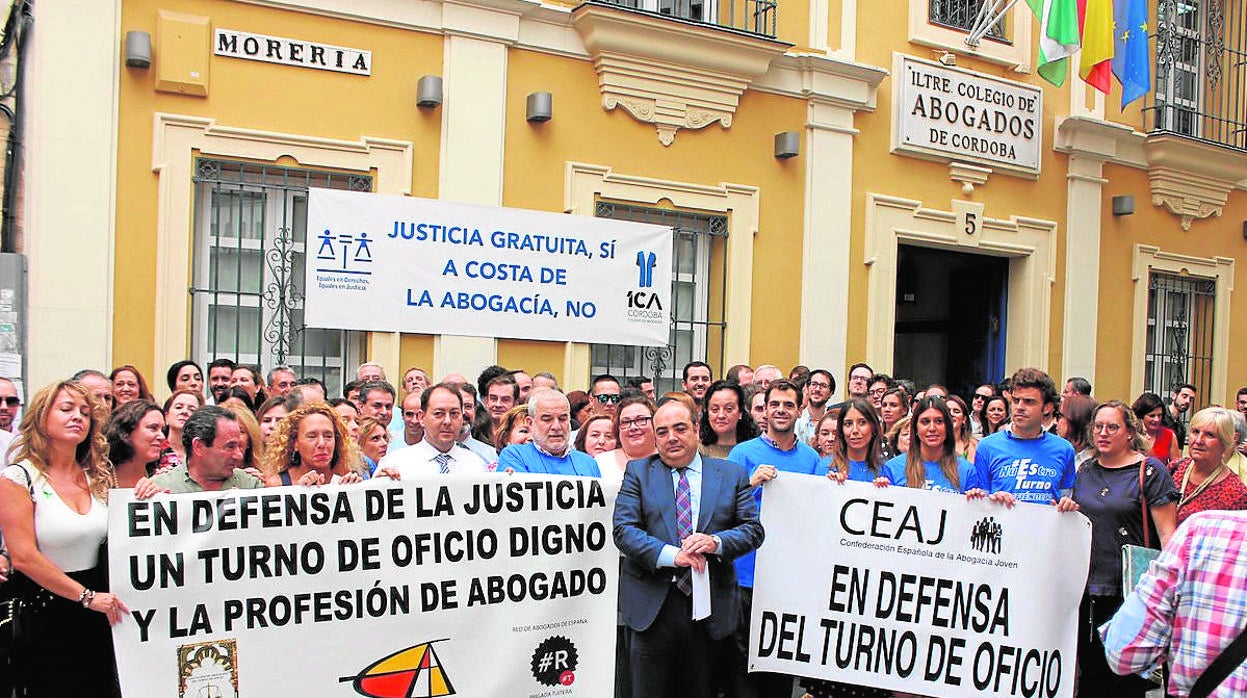 Manifestación de los abogados de oficio en Córdoba