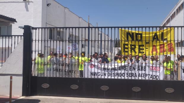 ABB rebaja el ERE a 51 trabajadores, pero la plantilla de Córdoba lo rechaza