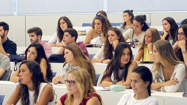 Matemáticas y Física de la Universidad de Granada, la nota de acceso más alta de Andalucía